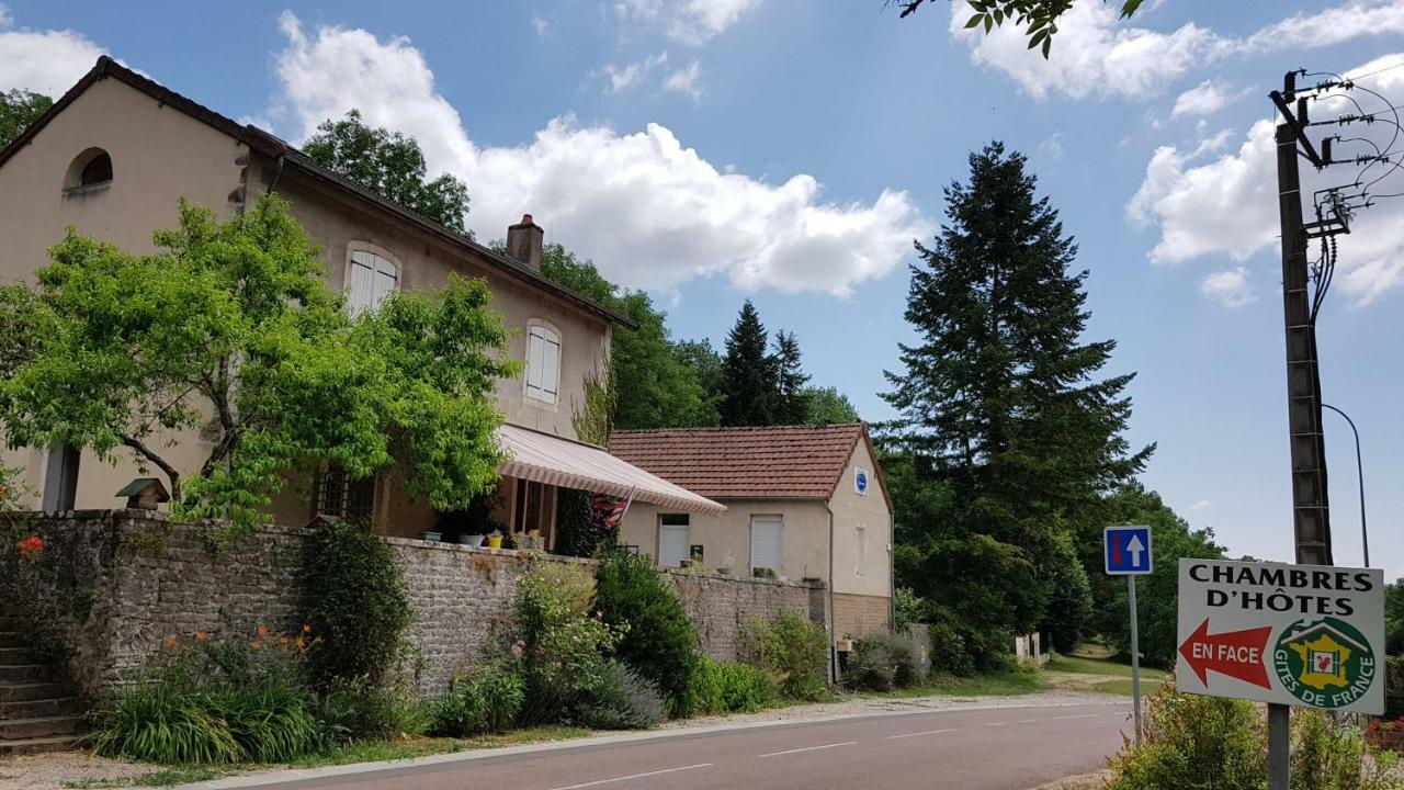 Gite La Providence Saint-Sernin-du-Plain Luaran gambar